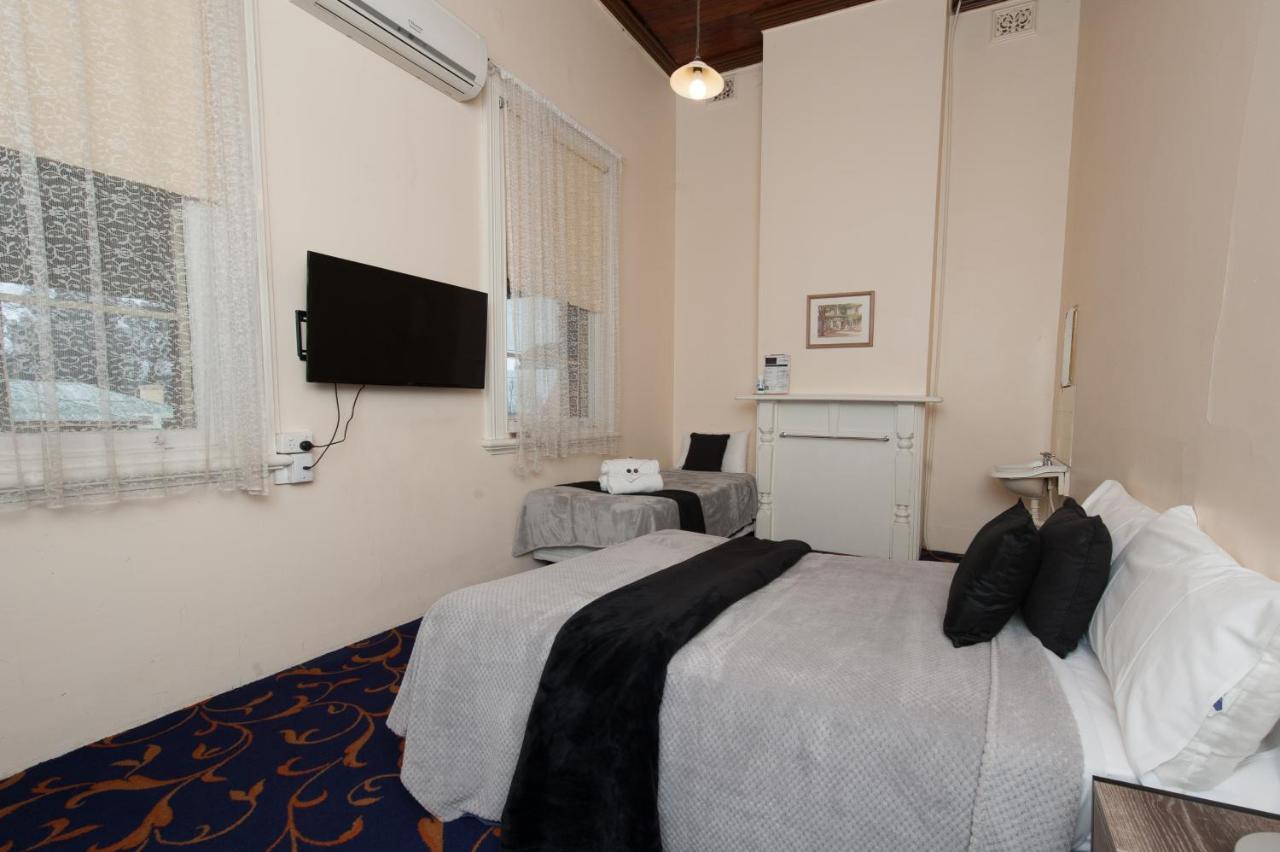 Riverina Hotel Холбрук Екстериор снимка