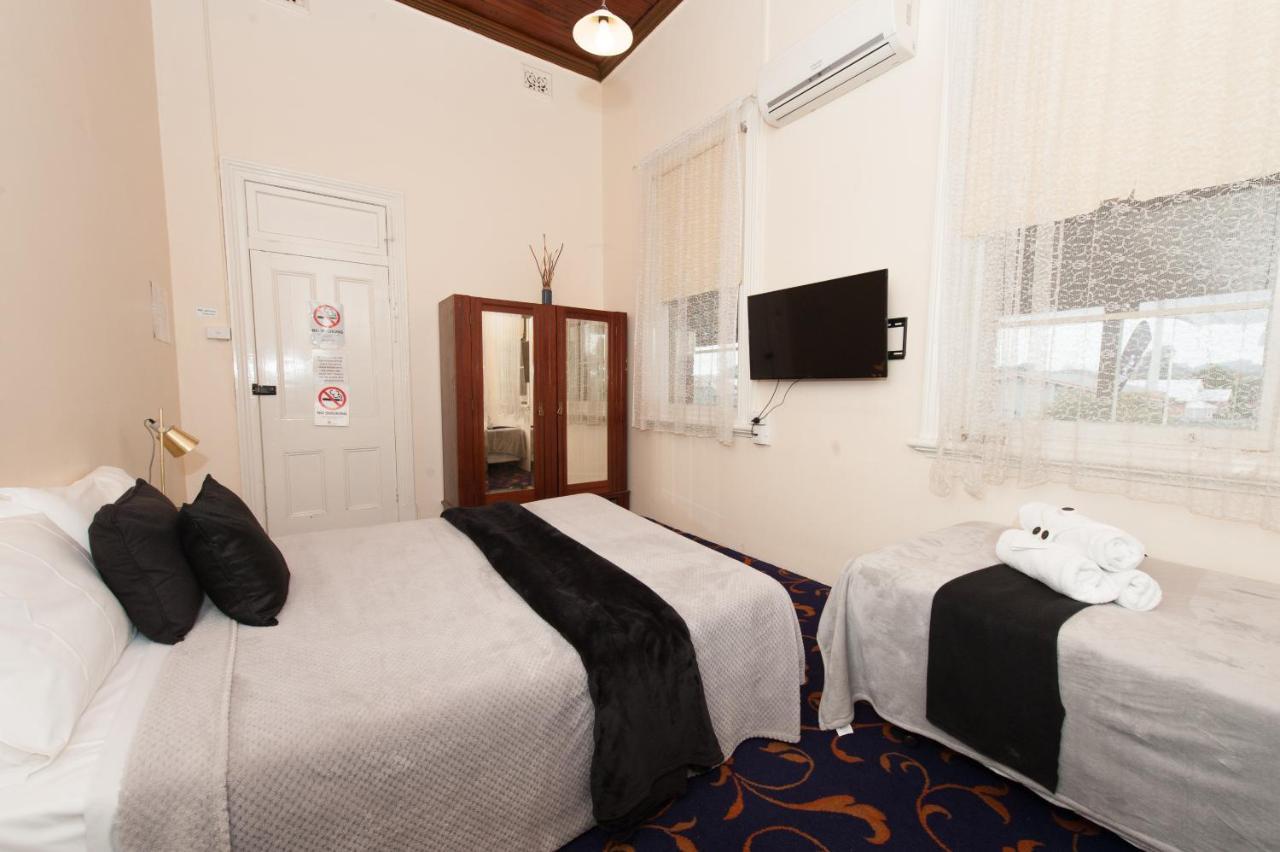 Riverina Hotel Холбрук Екстериор снимка