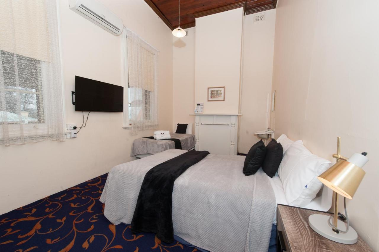 Riverina Hotel Холбрук Екстериор снимка