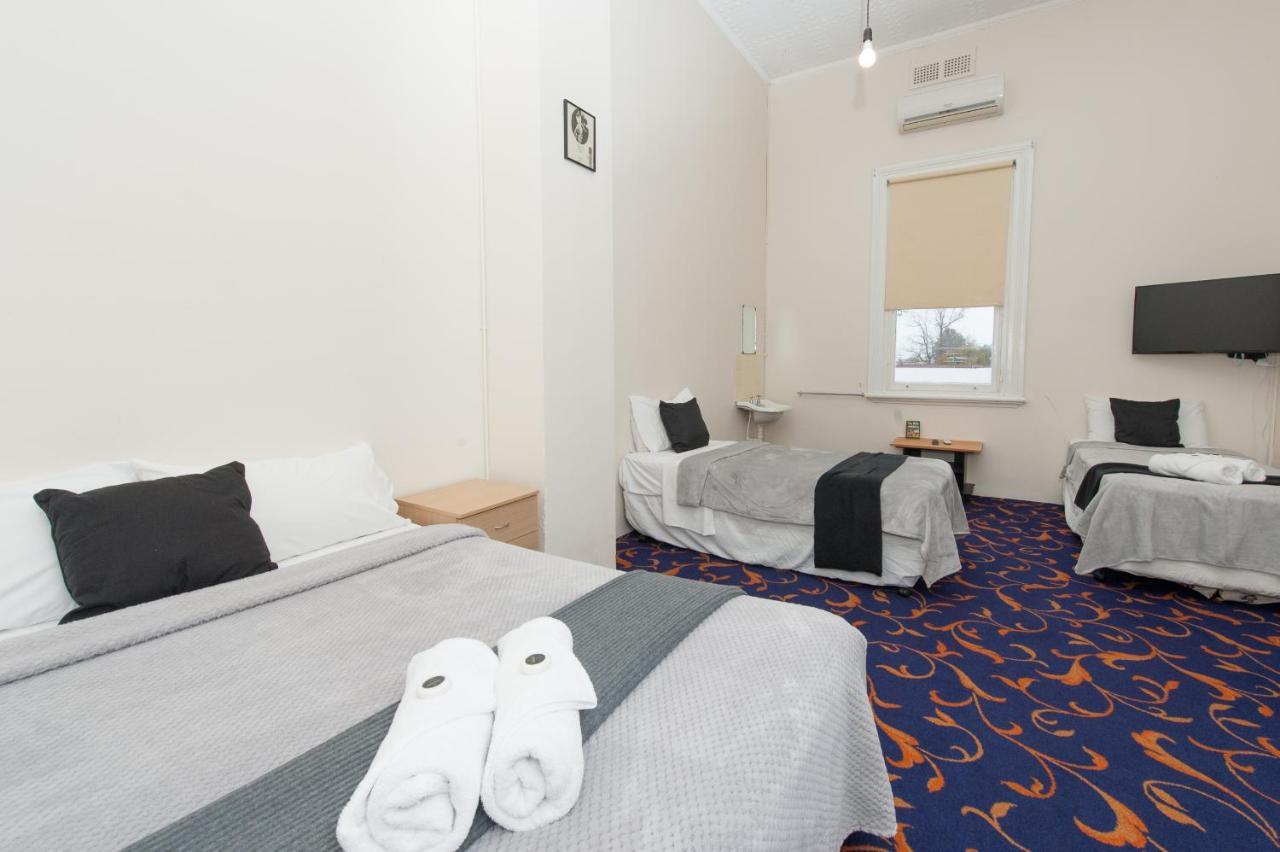 Riverina Hotel Холбрук Екстериор снимка